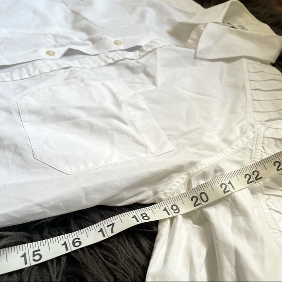 Yves Saint Laurent - Picture 7 of 8